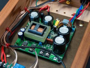 Kelebihan kekurangan SMPS untuk Power Ampli lapangan