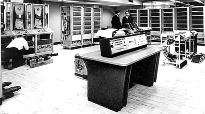 komputer transistor pertama