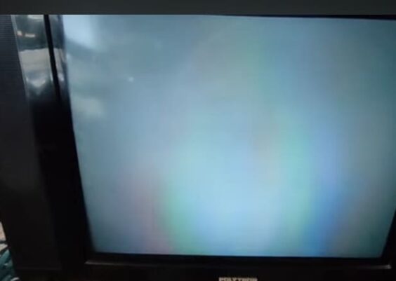 Layar TV tabung hanya muncul warna pelangi