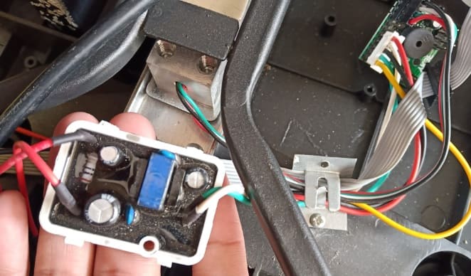 kegunaan regulator tegangan